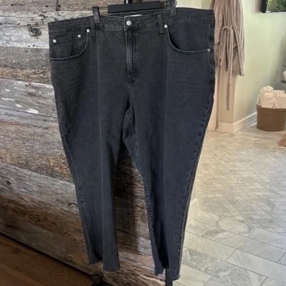 MADEWELL CURVY PLUS PERFECT VINTAGE STRAIGHT JEANS IN LUNAR WASH - Picture 2 of 13